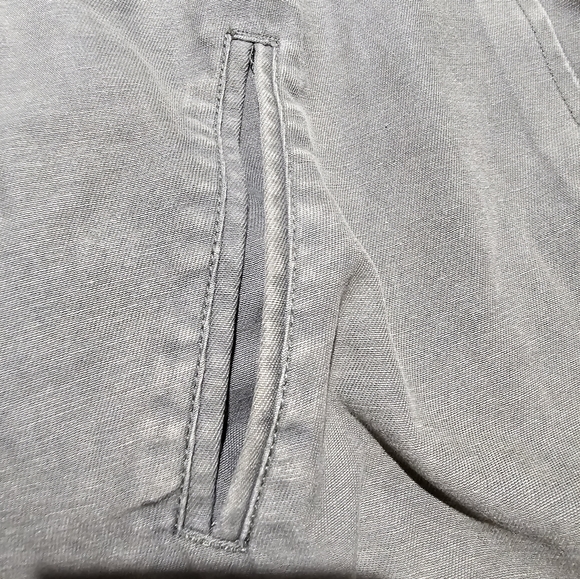 Aritzia TNA cargo utility jacket with hood Size 2 OVERSIZEDED - Picture 7 of 12